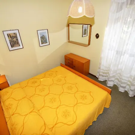 Lucilla-2 Apartman *