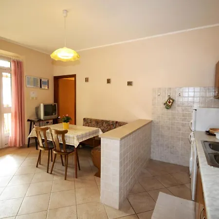 Lucilla-2 Apartman *