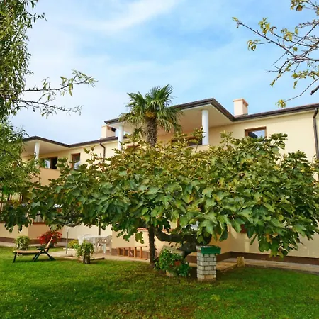 Lucilla-2